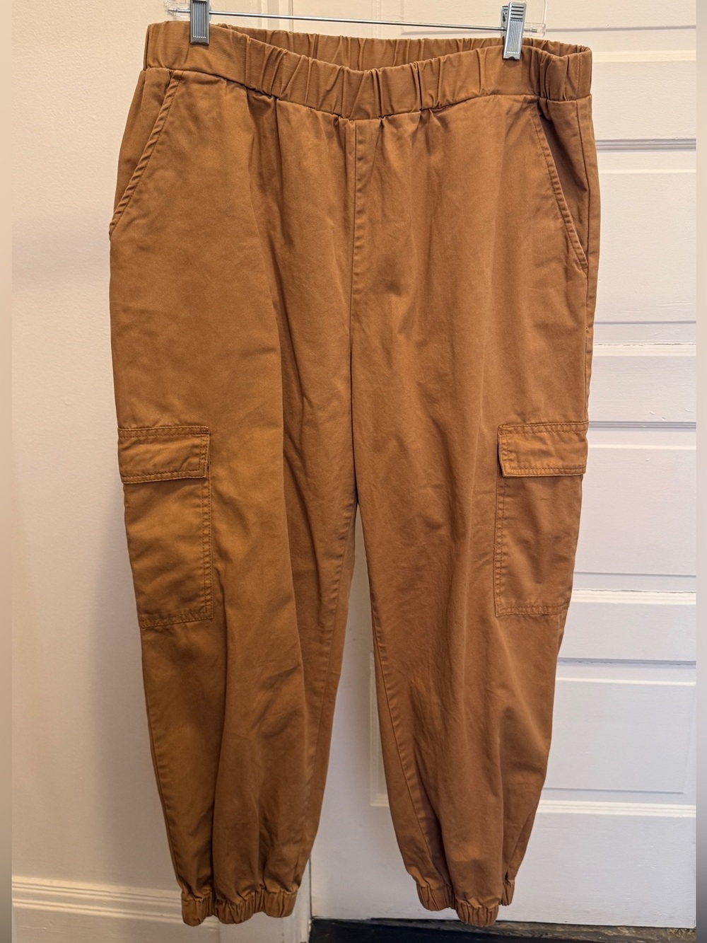 Divided Women's Cargo Joggers in Caramel